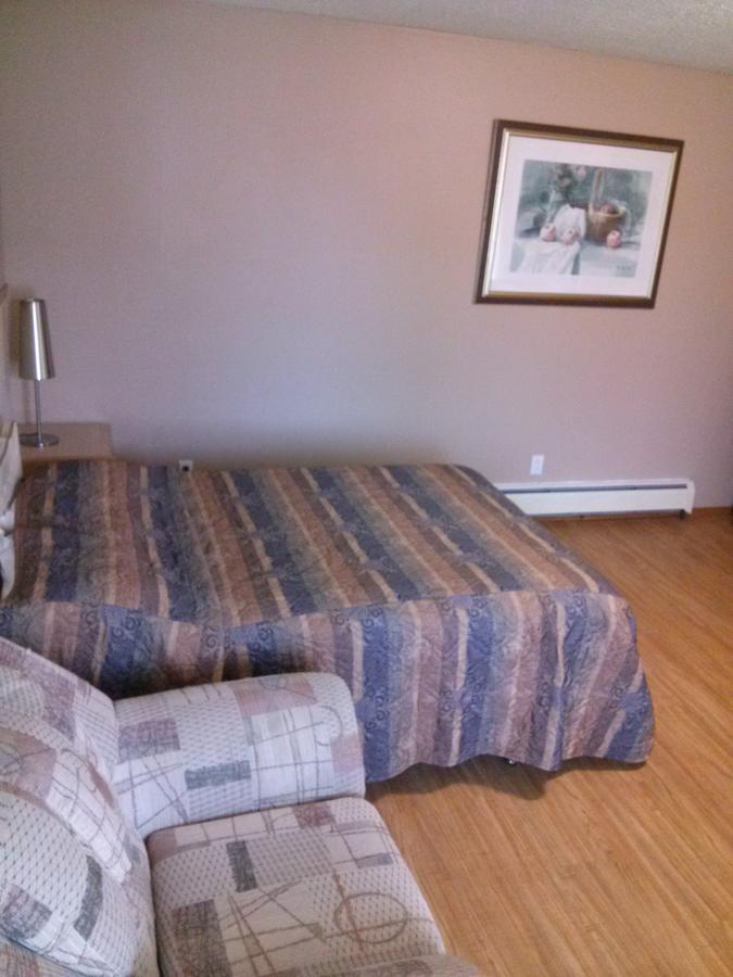 Moosomin Motel Kültér fotó