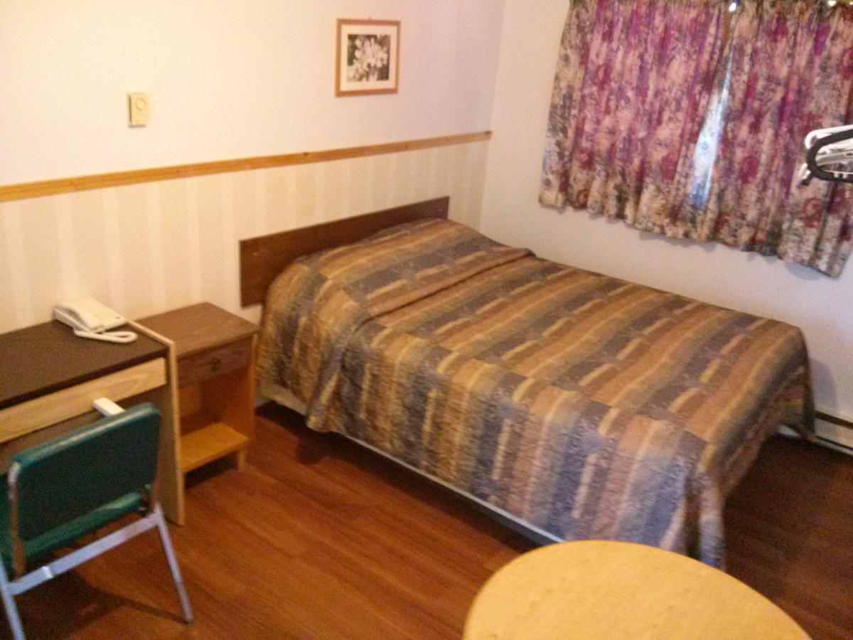 Moosomin Motel Kültér fotó