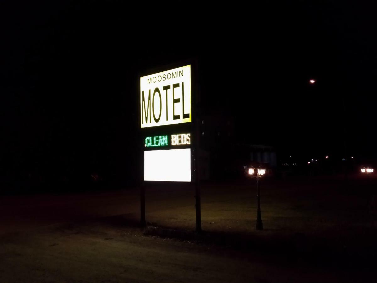 Moosomin Motel Kültér fotó