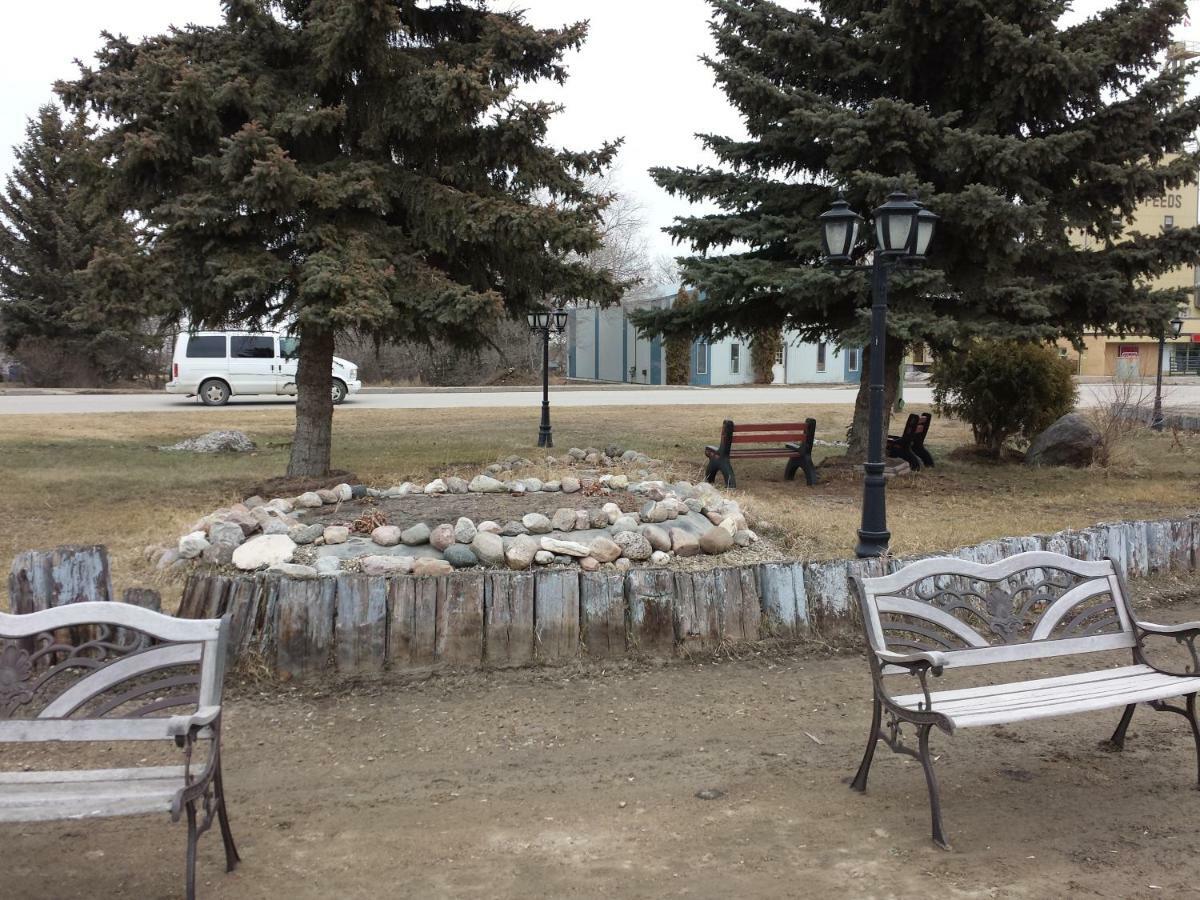 Moosomin Motel Kültér fotó