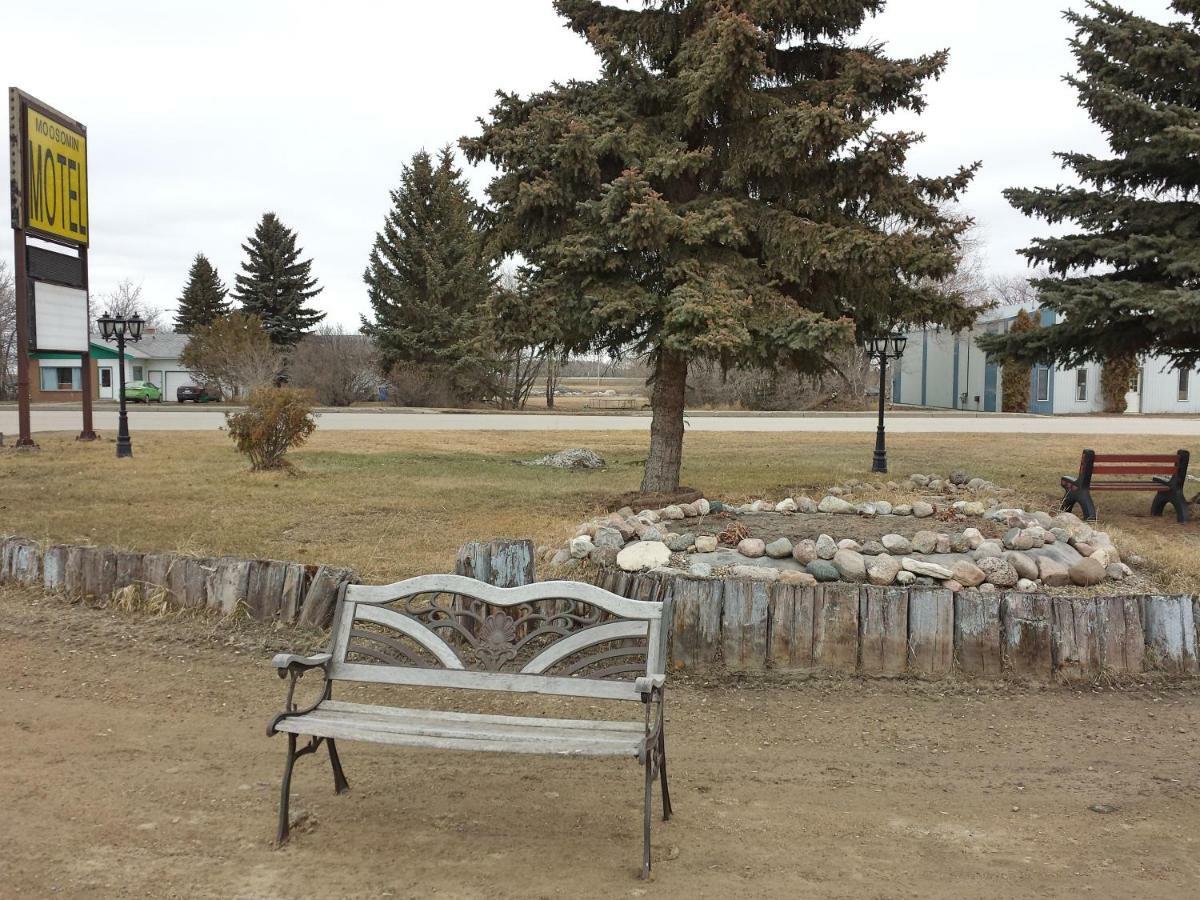 Moosomin Motel Kültér fotó